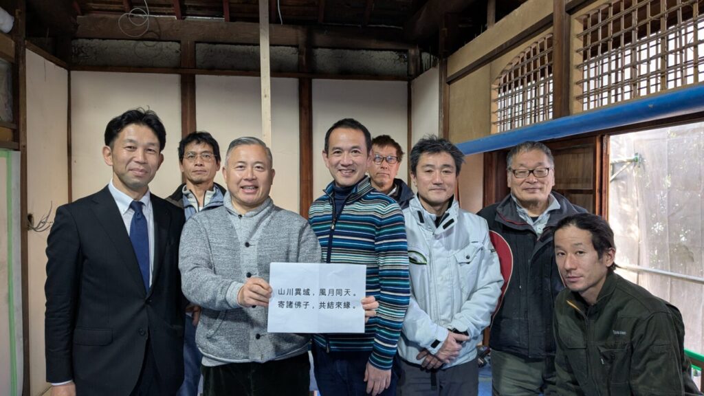 施主様、設計者、施工管理者、棟梁と職人のみなさん