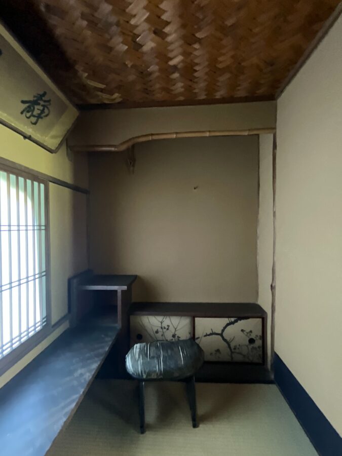 蘆花浅水荘（ろかせんすいそう）無尽蔵と名付けられた、たった一畳の座敷。